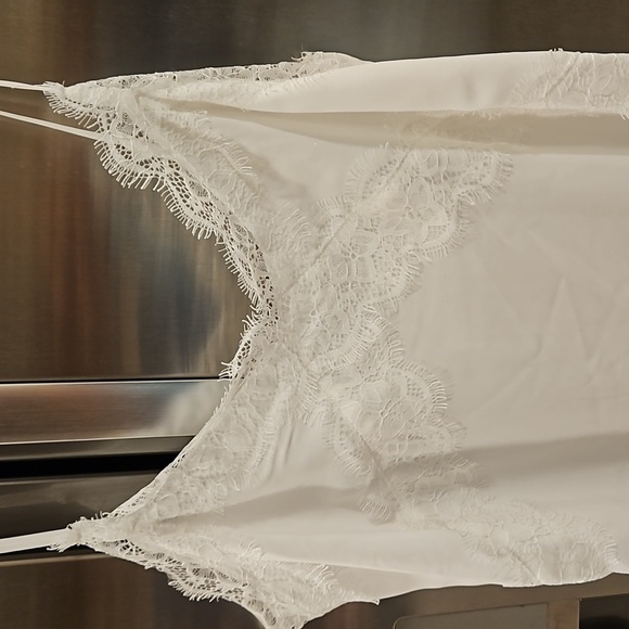 💕LUSH💕 Lace Trim V-Neck Camisole ~ White Ivory L NWT - Picture 7 of 9